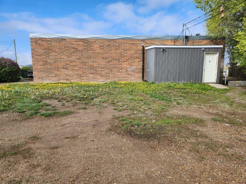 208 Railway Ave E, Drumheller, AB à vendre - Photo de l’immeuble – Image 2 sur 24