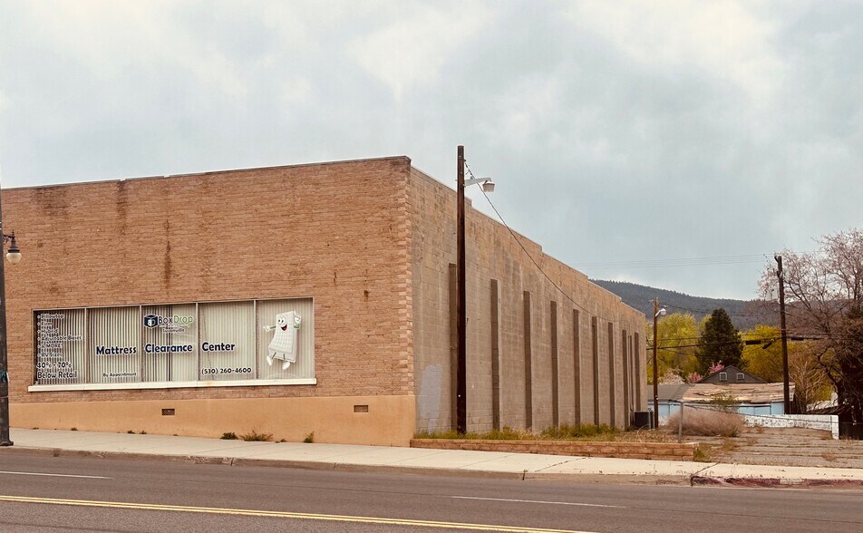 911 Main St, Susanville, CA à vendre - Photo de l’immeuble – Image 3 sur 4