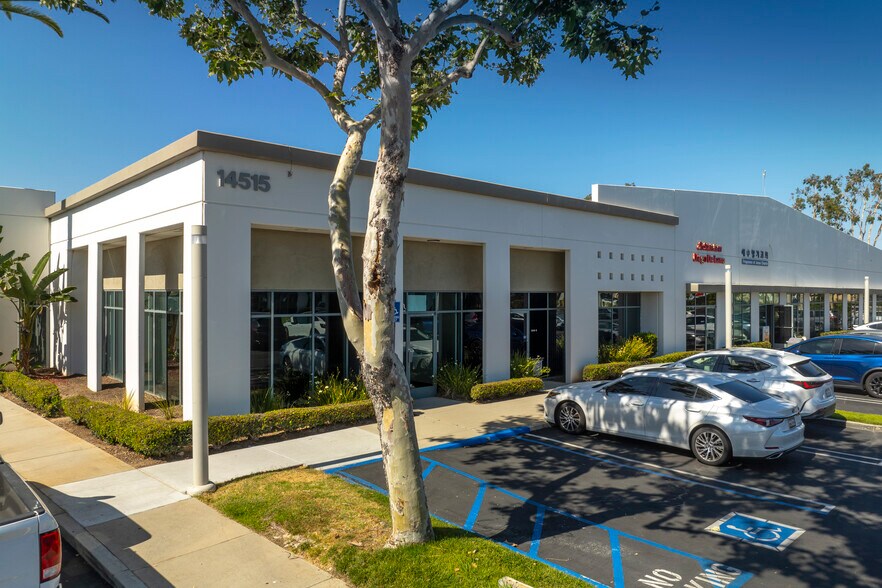 14515 Valley View Ave, Santa Fe Springs, CA à louer - Photo principale – Image 2 sur 2