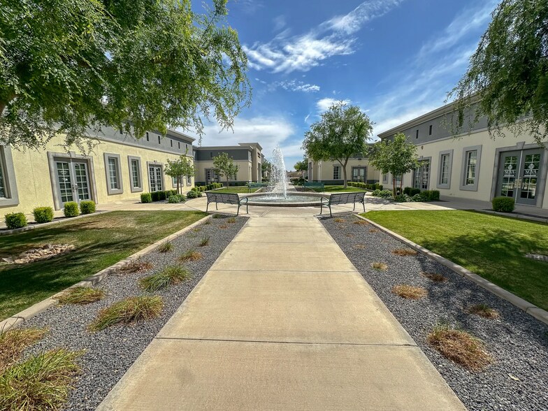690 E Warner Rd, Gilbert, AZ à louer - Photo de l’immeuble – Image 3 sur 12