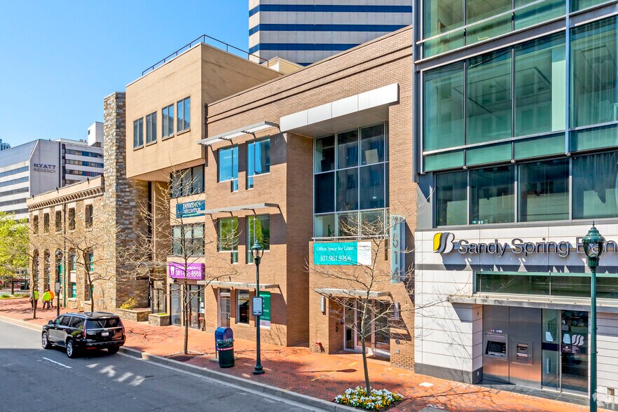 7514 Wisconsin Ave, Bethesda, MD à louer - Photo de l’immeuble – Image 3 sur 8