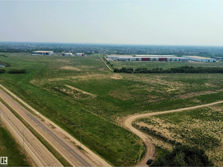 16003 Campbell Rd, Edmonton, AB à vendre - Photo de l’immeuble – Image 3 sur 6