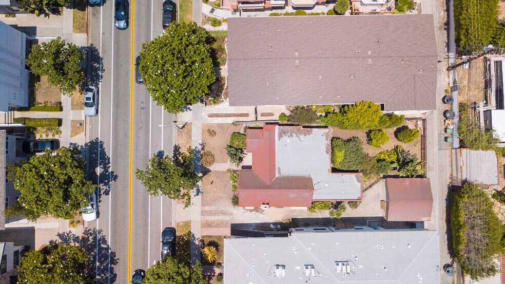 332 S Doheny Dr, Beverly Hills, CA à vendre - Photo de l’immeuble – Image 2 sur 14