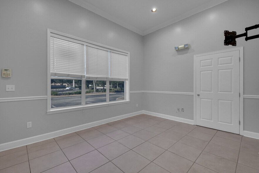 9905 Old St Augustine Rd, Jacksonville, FL à louer - Photo de l’immeuble – Image 3 sur 24