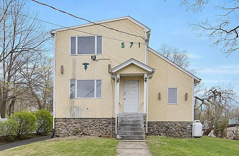 571 Wolcott St, Waterbury, CT à louer - Photo principale – Image 1 sur 5