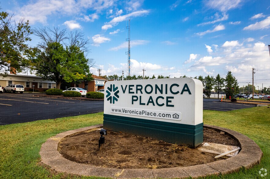 1425 N New Florissant Rd, Florissant, MO à vendre - Photo de l’immeuble – Image 3 sur 32