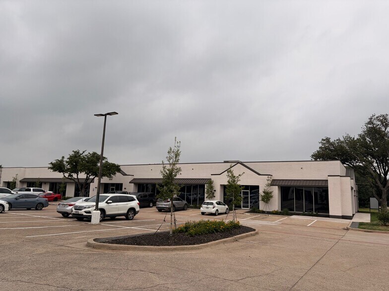 1485 Richardson Dr, Richardson, TX à louer - Photo de l’immeuble – Image 2 sur 9
