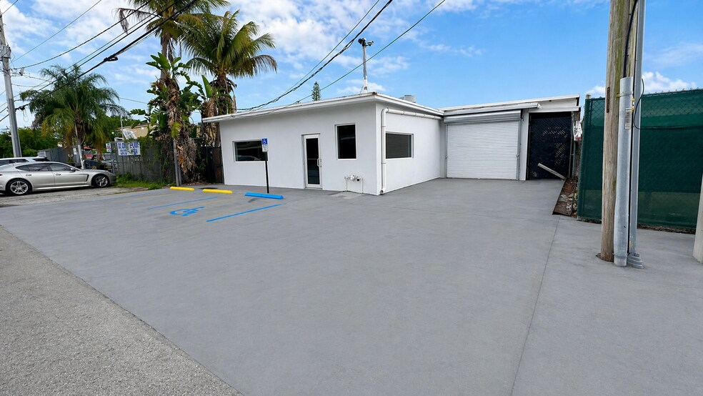 1420 NE 131st St, North Miami, FL à louer - Photo de l’immeuble – Image 2 sur 25