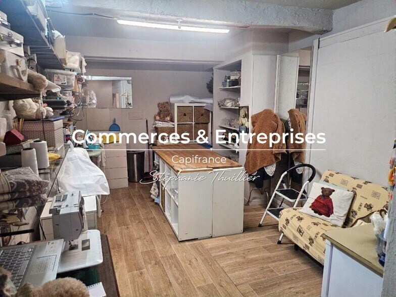 Local commercial dans Saint-Maximin-la-Sainte-Baume à louer - Photo de l’immeuble – Image 3 sur 8