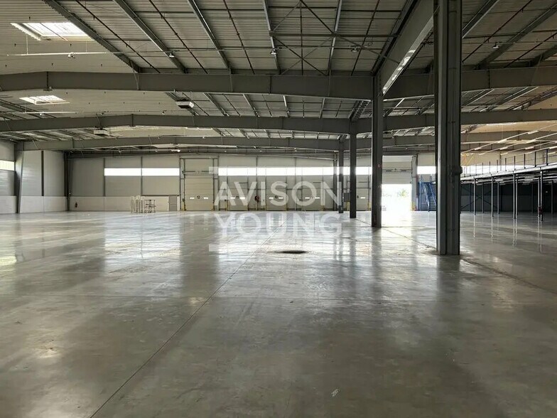 Local d’activités dans Wissous à louer - Photo de l’immeuble – Image 1 sur 12