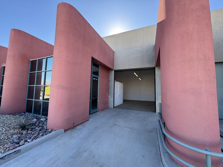 77-899 Wolf Rd, Palm Desert, CA à louer - Photo de l’immeuble – Image 3 sur 4