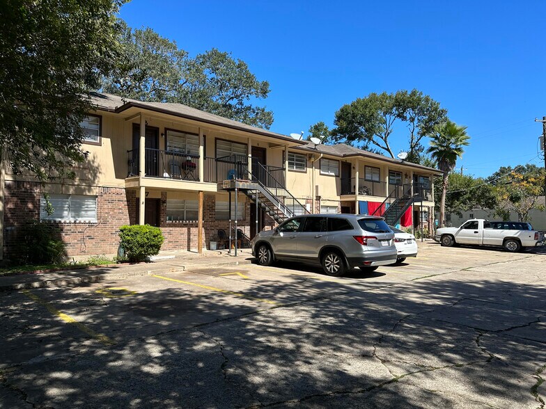1810 Koster Rd, Alvin, TX à vendre - Photo principale – Image 1 sur 25