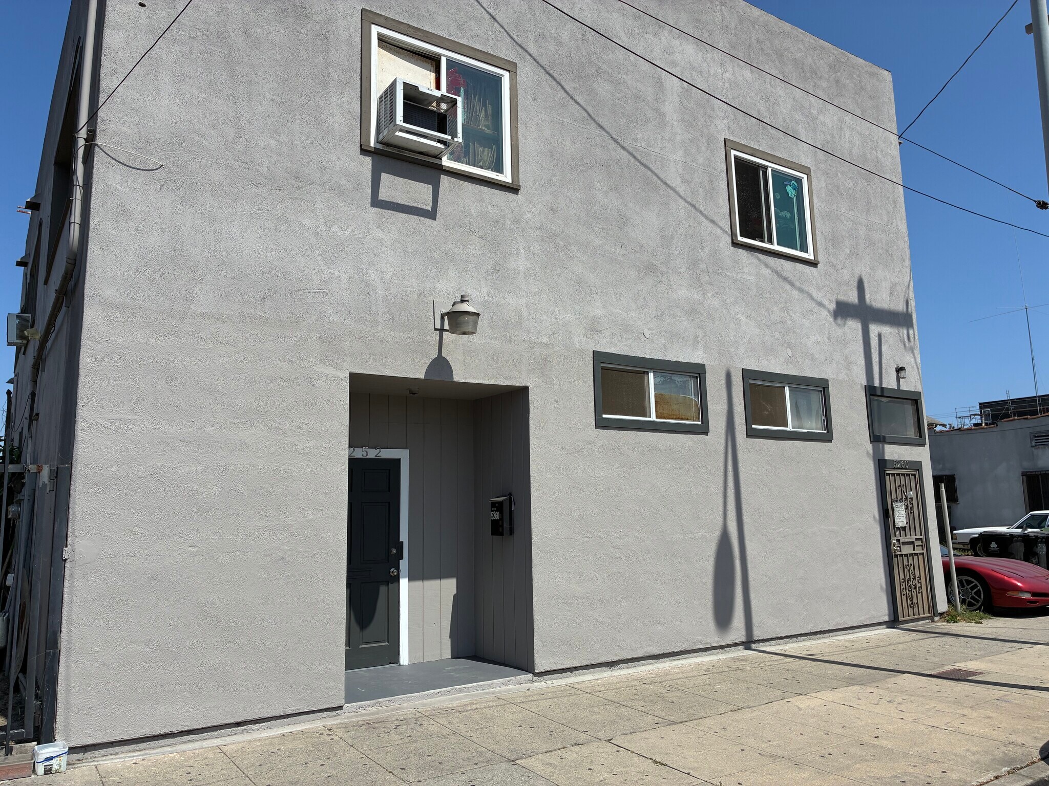 5252 S Hoover St, Los Angeles, CA à louer Photo de l’immeuble– Image 1 sur 13