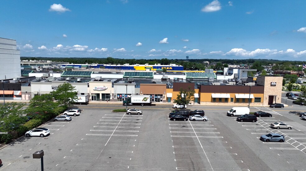 358 Broadway Mall, Hicksville, NY à louer - Photo de l’immeuble – Image 3 sur 19