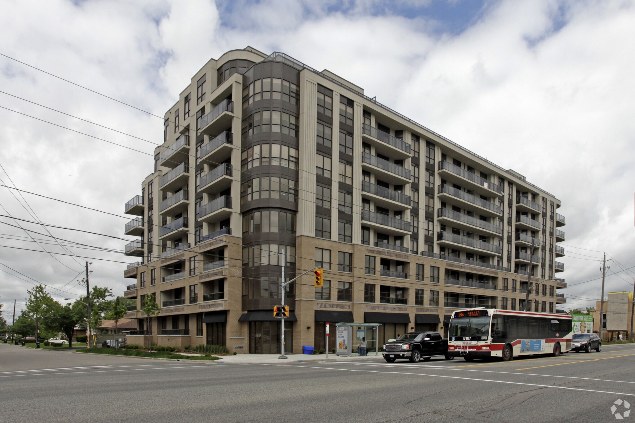 760 Sheppard Av W, Toronto, ON à vendre Photo principale– Image 1 sur 8