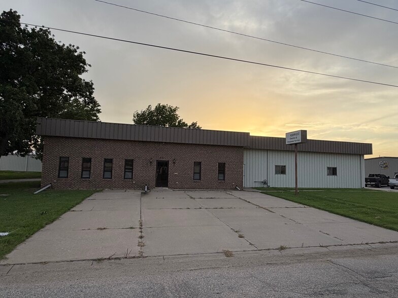 621 N Hickory St, Mcpherson, KS à vendre - Photo principale – Image 1 sur 15
