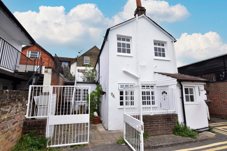 96 Guildford St, Chertsey à vendre - Photo de l’immeuble – Image 2 sur 4