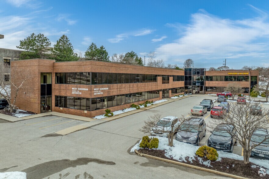 601-611 N Barker Rd, Brookfield, WI à vendre - Aérien – Image 2 sur 10