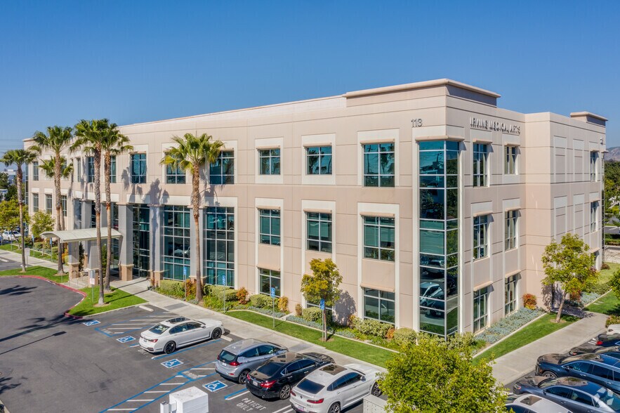 113 Waterworks Way, Irvine, CA à louer - Photo de l’immeuble – Image 1 sur 8