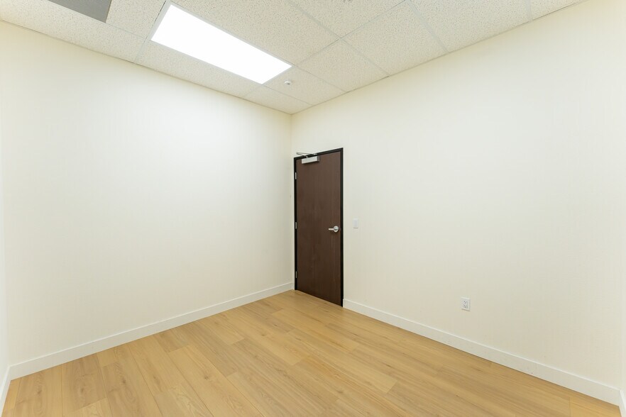 2728 N Slater Ave, Compton, CA à vendre - Photo de l’immeuble – Image 2 sur 18