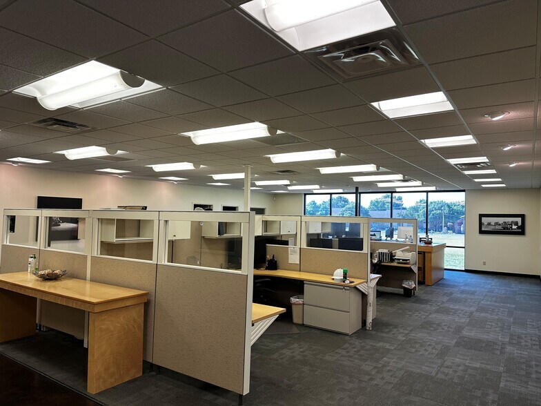 1504 Falcon Dr, DeSoto, TX à vendre - Photo de l’immeuble – Image 2 sur 3