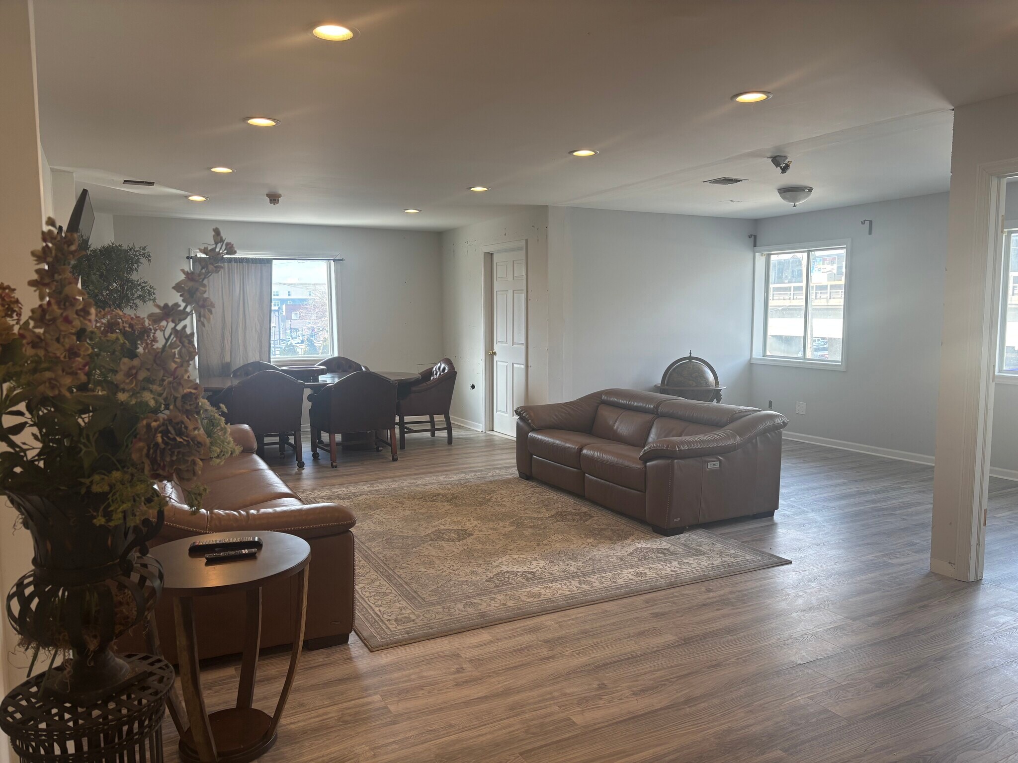 521 Oak St, Copiague, NY à louer Photo principale– Image 1 sur 17