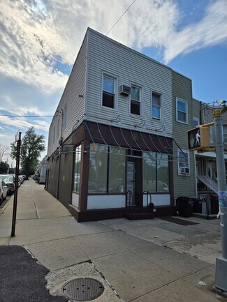 Plus de détails pour 6746 80th St, Middle Village, NY - Logement à vendre