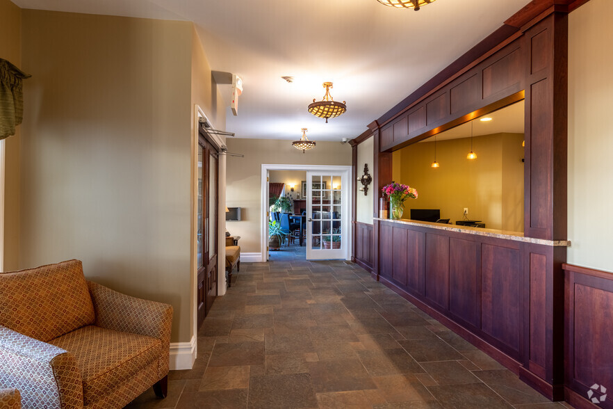 107 Tindall Rd, Middletown, NJ à louer - Hall d’entrée – Image 2 sur 25