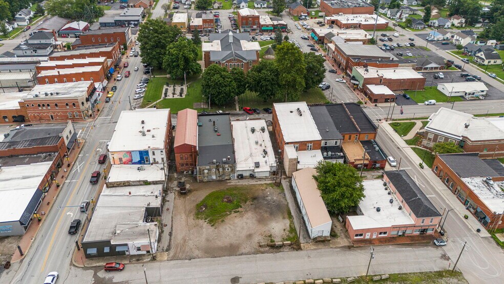 43 S Railroad St, Scottsburg, IN à vendre - Photo principale – Image 1 sur 9