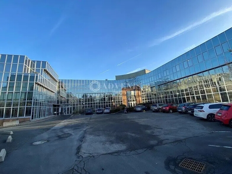 Bureau dans Saint-Germain-en-Laye à louer - Photo de l’immeuble – Image 1 sur 6