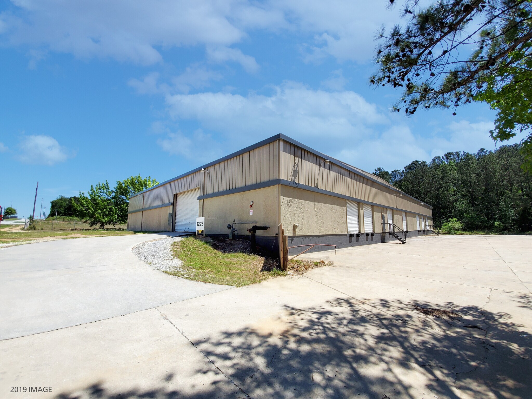 1225 S Main St NE, Conyers, GA à vendre Photo principale– Image 1 sur 7