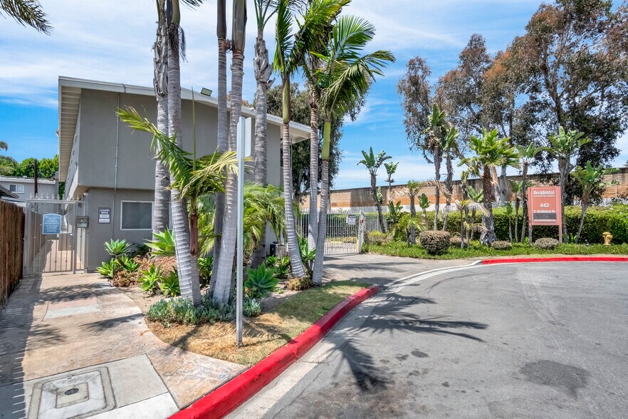 443 Occidental Dr, Oxnard, CA à vendre - Photo de l’immeuble – Image 3 sur 11