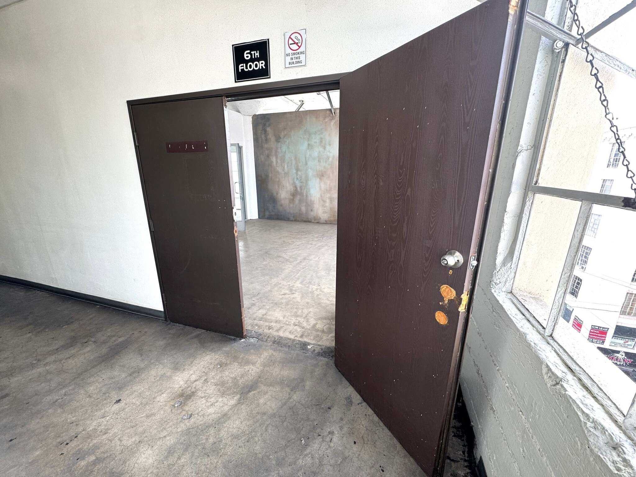 1048 Santee St, Los Angeles, CA à louer Photo intérieure– Image 1 sur 19