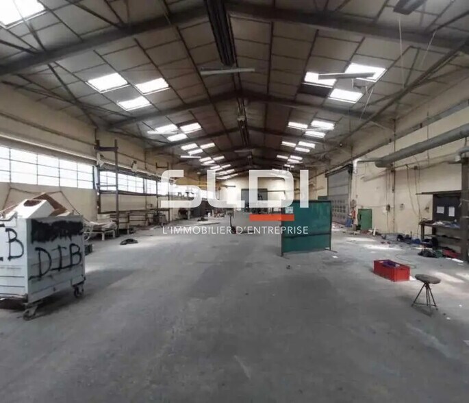 Industriel/Logistique dans Jonage à vendre - Photo de l’immeuble – Image 2 sur 17