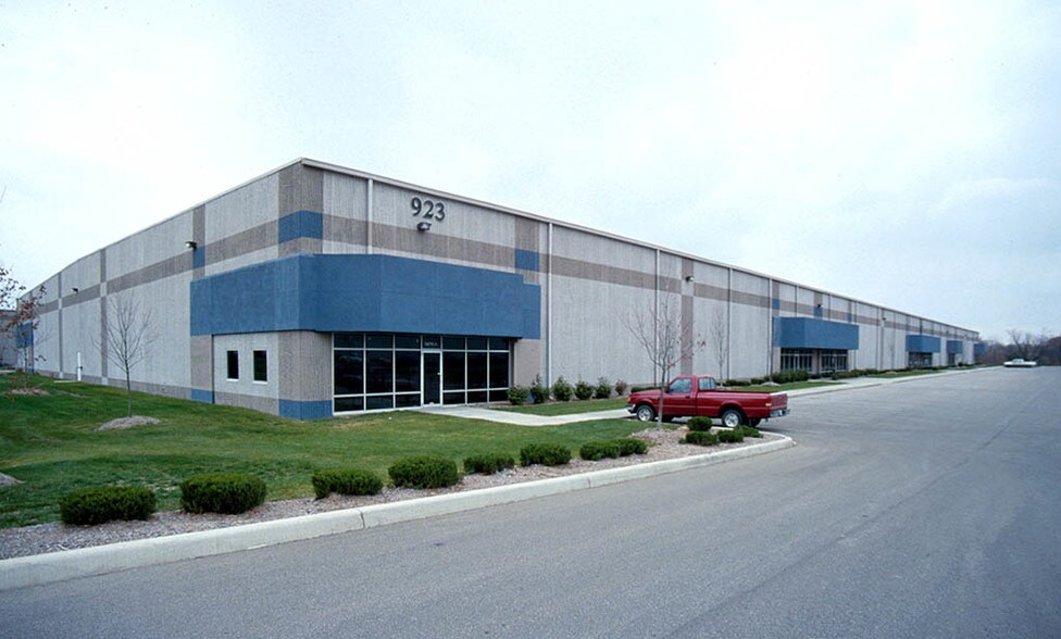 923 Whitaker Rd, Plainfield, IN à louer - Photo de l’immeuble – Image 2 sur 9