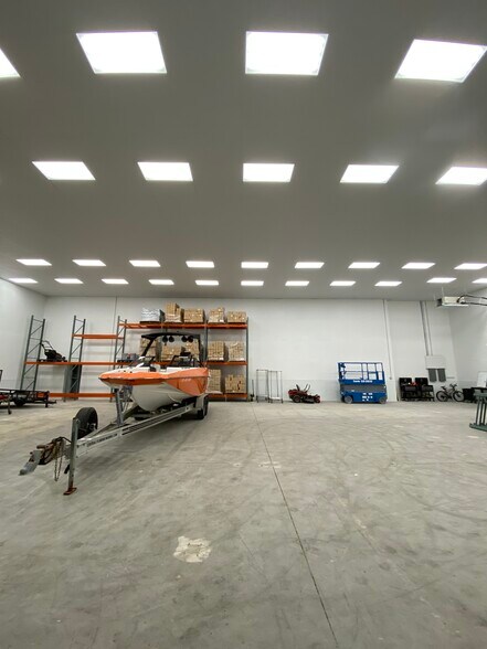 7465 Commercial Cir, Fort Pierce, FL à vendre - Photo de l’immeuble – Image 3 sur 8