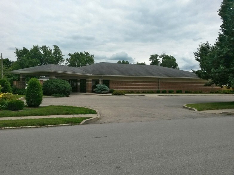 349 W 1st St, Albany, IN à vendre - Photo de l’immeuble – Image 2 sur 13