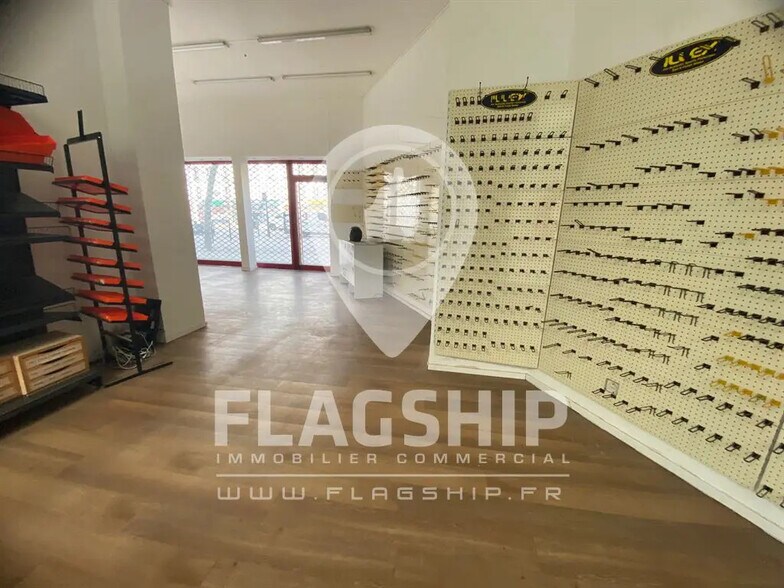 Local commercial dans Paris à vendre - Photo de l’immeuble – Image 1 sur 5