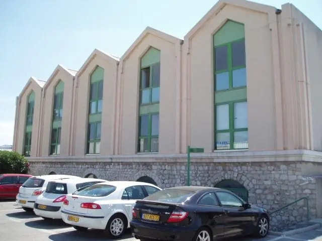 Local d’activités dans Marseille à louer Photo de l’immeuble– Image 1 sur 2