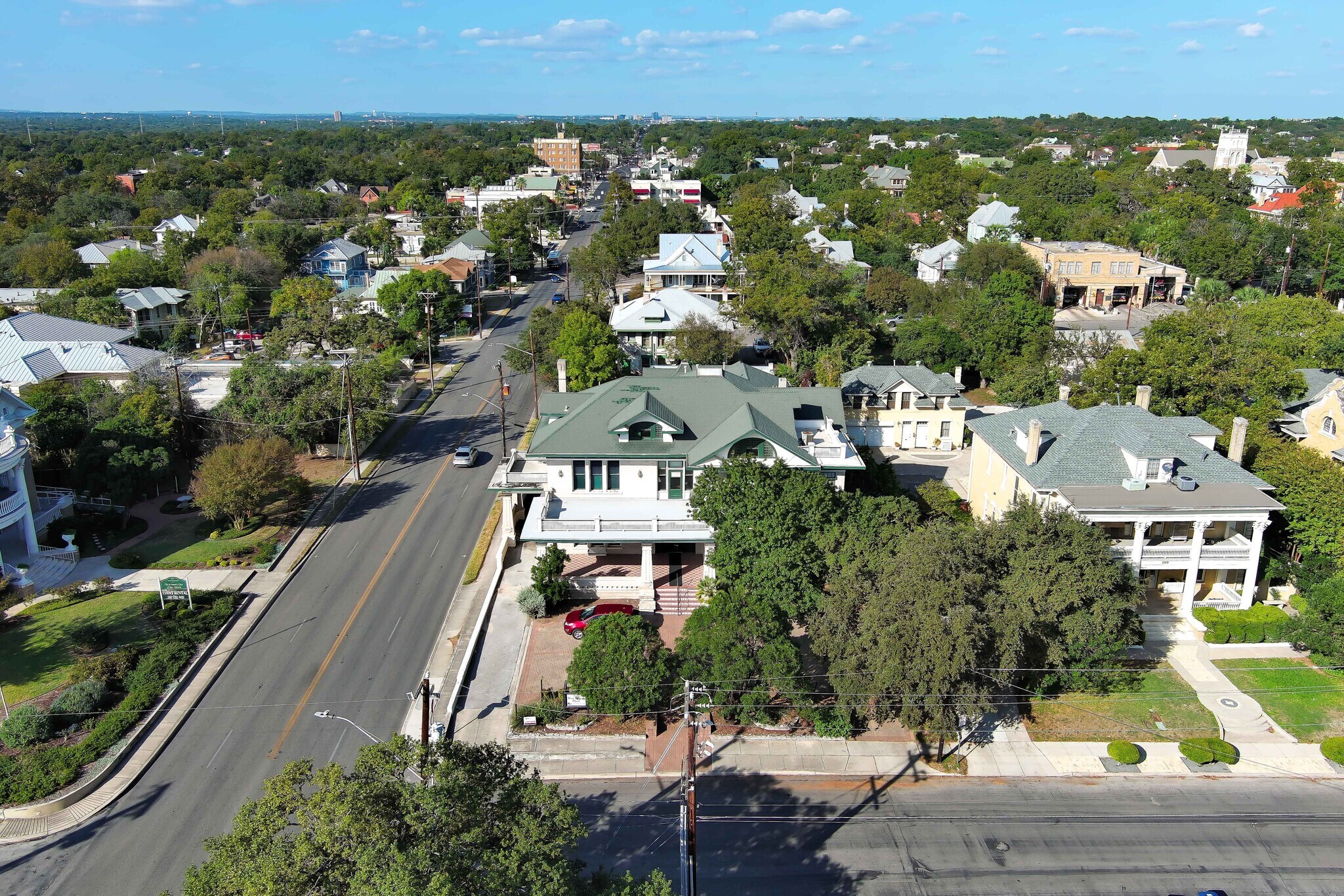 511 W French Pl, San Antonio, TX à vendre Photo principale– Image 1 sur 15