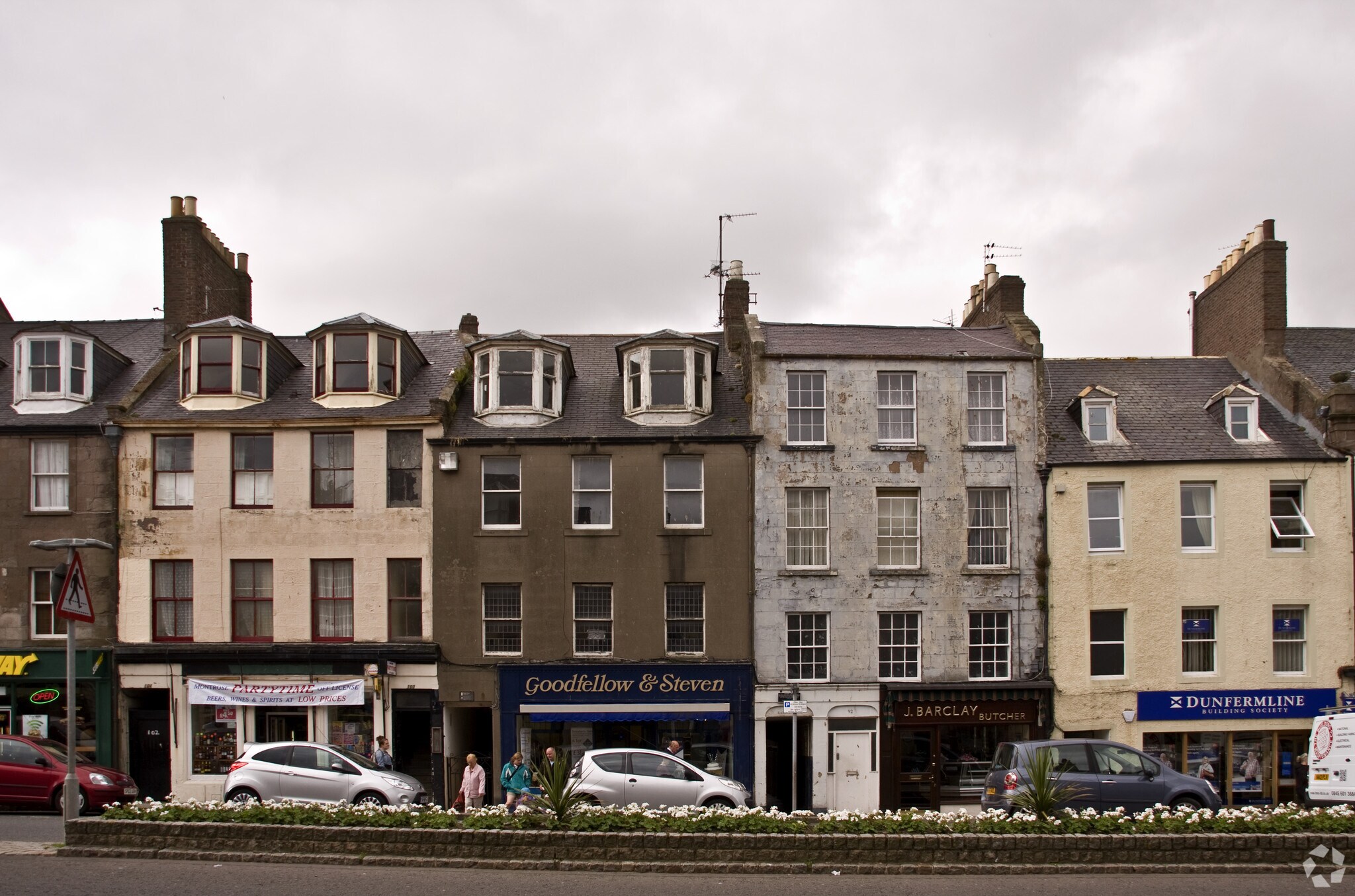 96 High St, Montrose à louer Photo principale– Image 1 sur 4