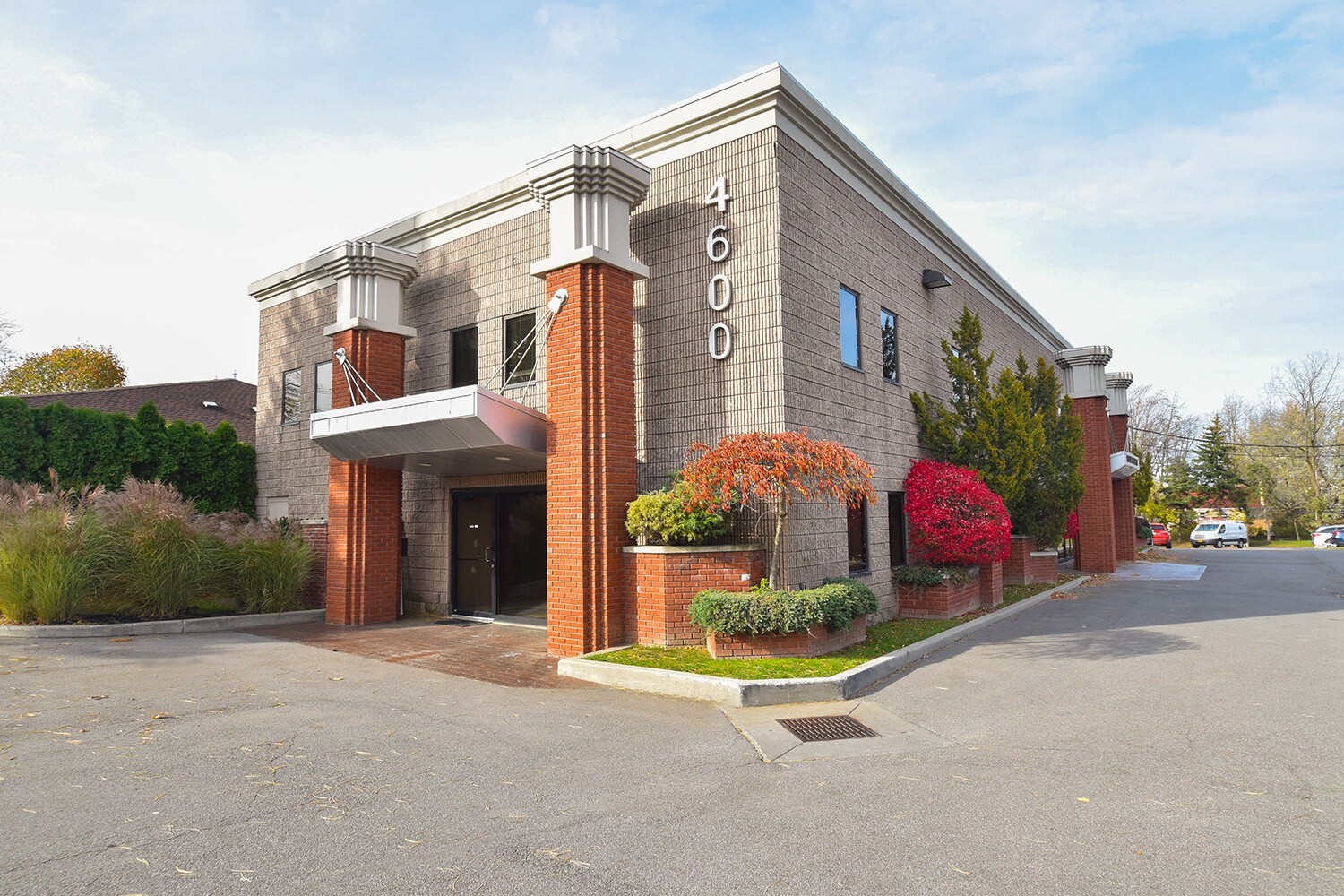 4600 Main St, Williamsville, NY à louer Photo principale– Image 1 sur 3