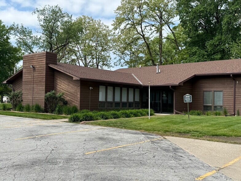1801 Fuller Rd, West Des Moines, IA à vendre - Photo de l’immeuble – Image 3 sur 23