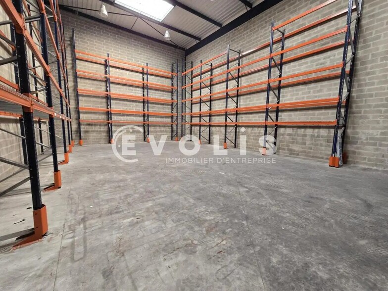 Local d’activités dans Villebon-sur-Yvette à louer - Photo de l’immeuble – Image 2 sur 8