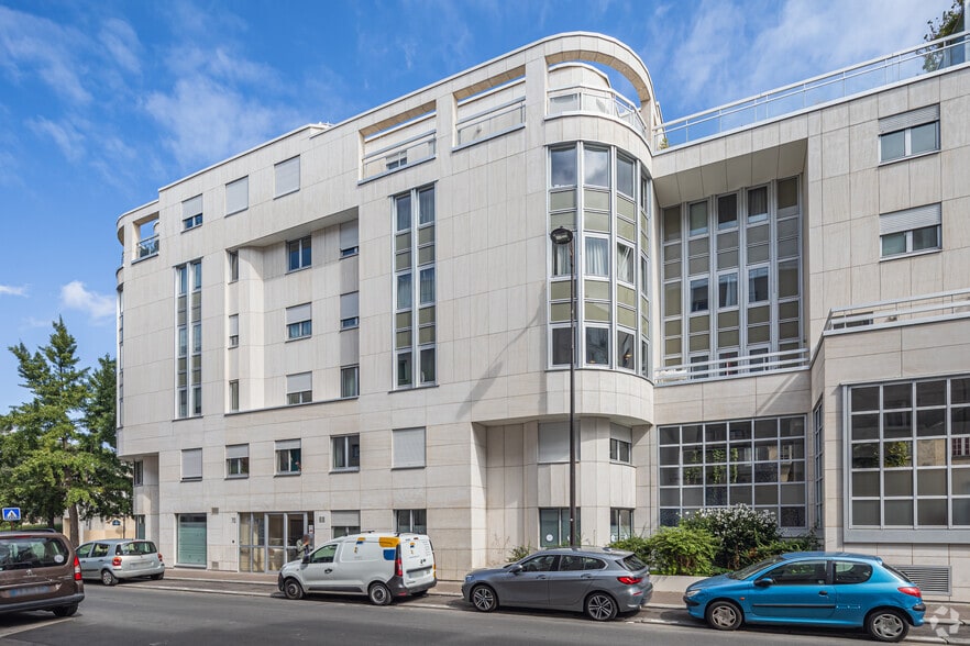 Immeuble residentiel dans Paris à vendre - Photo de l’immeuble – Image 2 sur 3