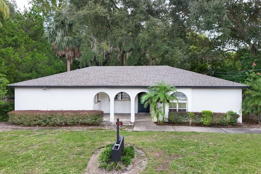 1666 N Donnelly Pl, Mount Dora, FL à louer - Photo intérieure – Image 2 sur 3