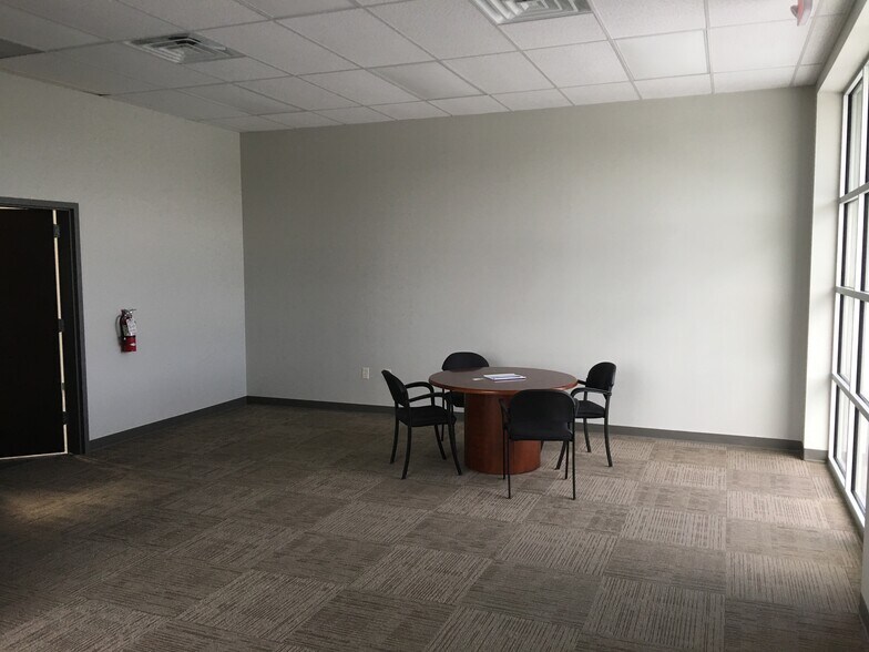 9000 E. 46th N. St, Bel Aire, KS à louer - Photo intérieure – Image 2 sur 7