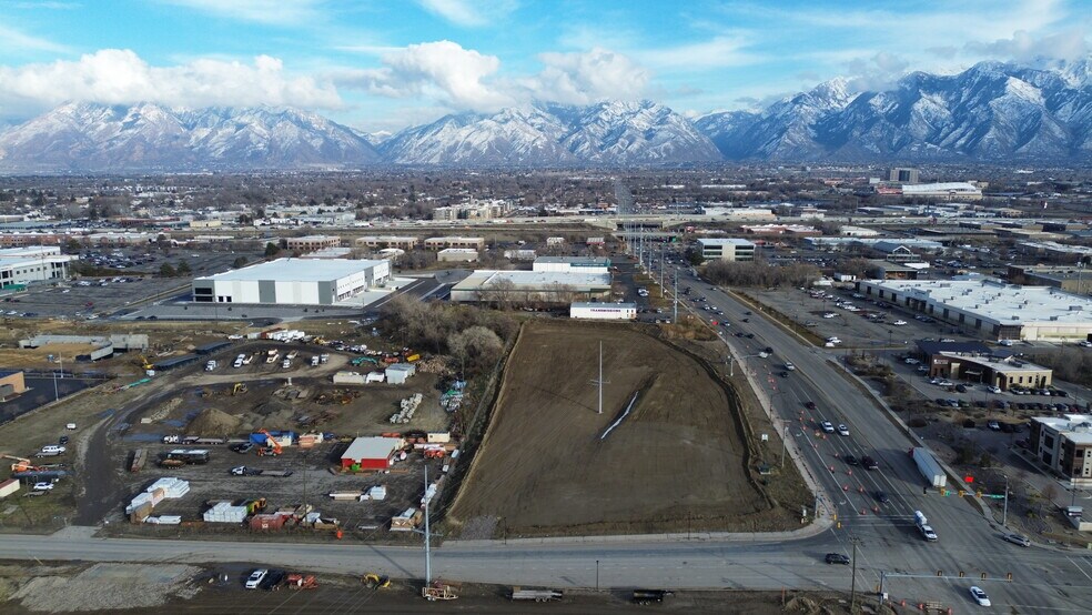 698 9000 S, Sandy, UT à louer - Photo principale – Image 1 sur 1
