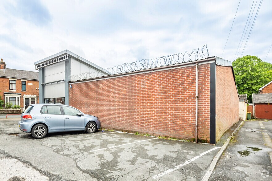 383-389 New Hall Ln, Preston à louer - Photo de l’immeuble – Image 3 sur 3