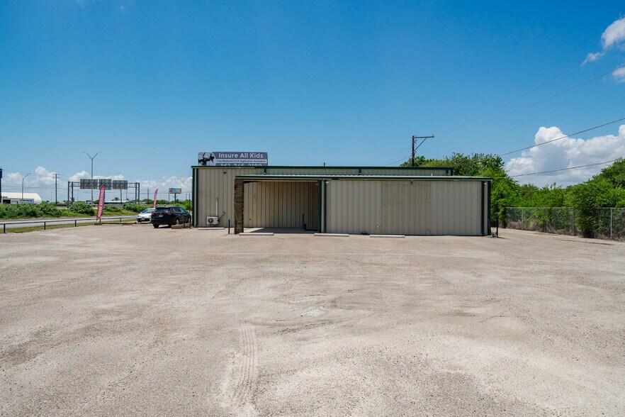 341 TX Highway 35 Hwy, Gregory, TX à vendre - Photo de l’immeuble – Image 2 sur 33